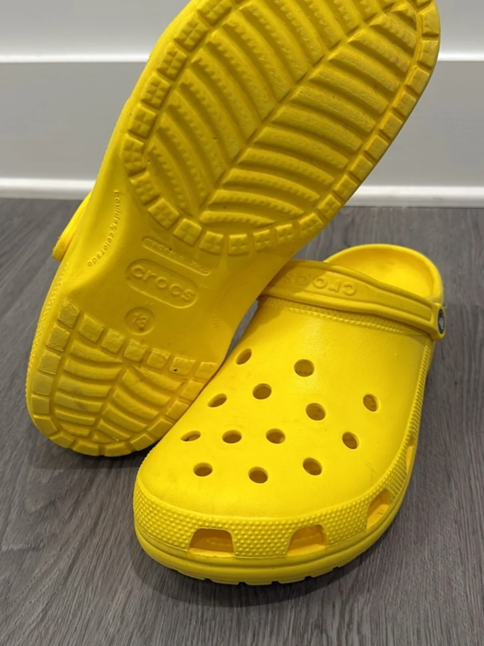 CROCS Classic Clog in Bright Yellow men’s size 13